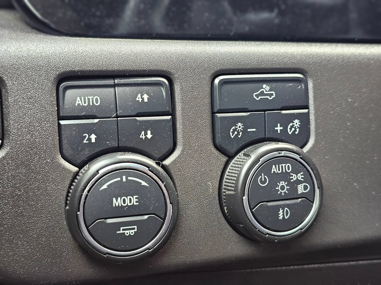 Used 2024 Chevrolet Silverado 1500 LT Trail Boss w/ LPO, Dark Essentials Package AWD/4WD image 20