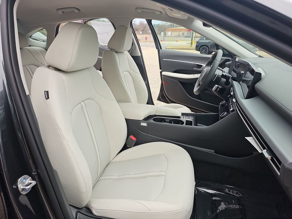 New 2026 Hyundai Sonata SEL FWD image 10