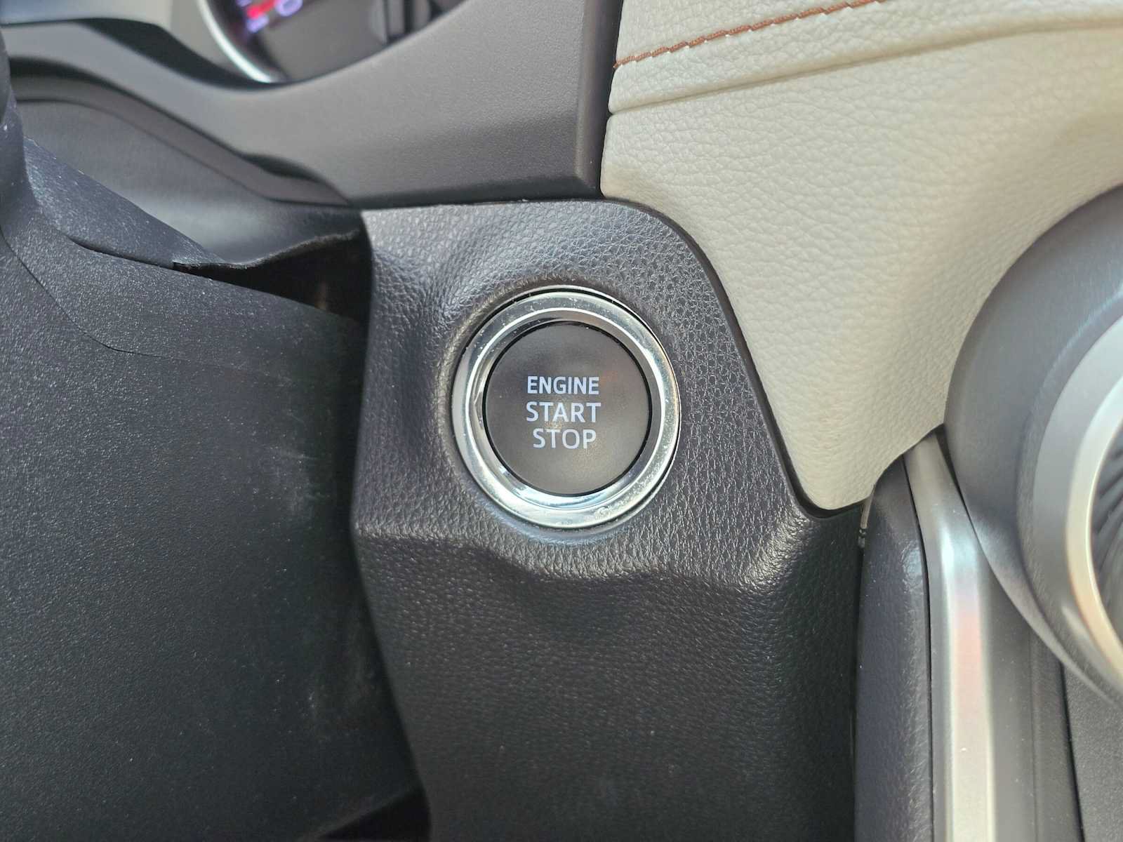 Used 2021 Toyota RAV4 XLE Premium AWD/4WD image 28