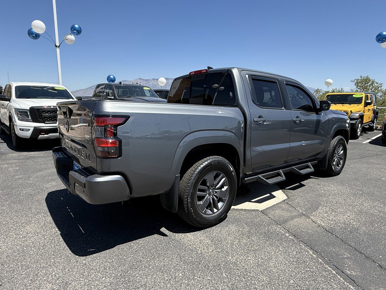 Used 2025 Nissan Frontier SV AWD/4WD image 5