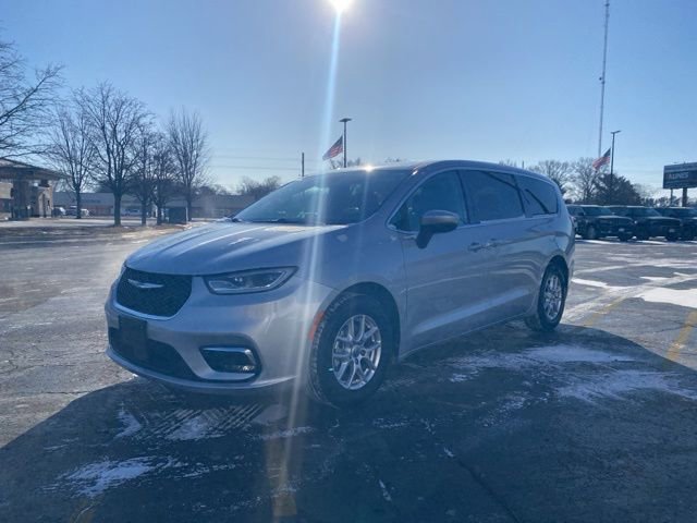 Certified 2023 Chrysler Pacifica Touring-L image 17