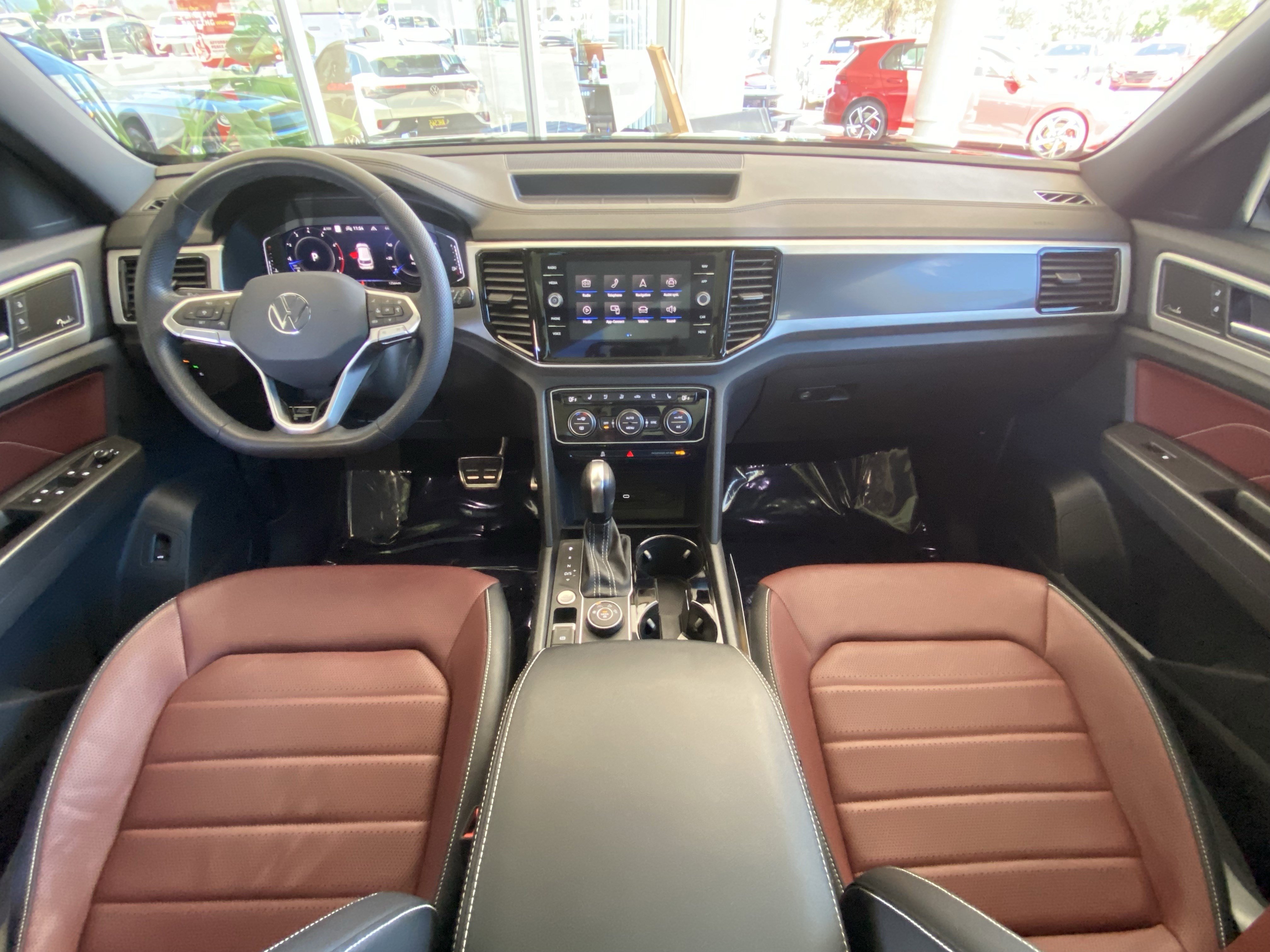 Certified 2023 Volkswagen Atlas Cross Sport SEL Premium R-Line AWD/4WD image 30