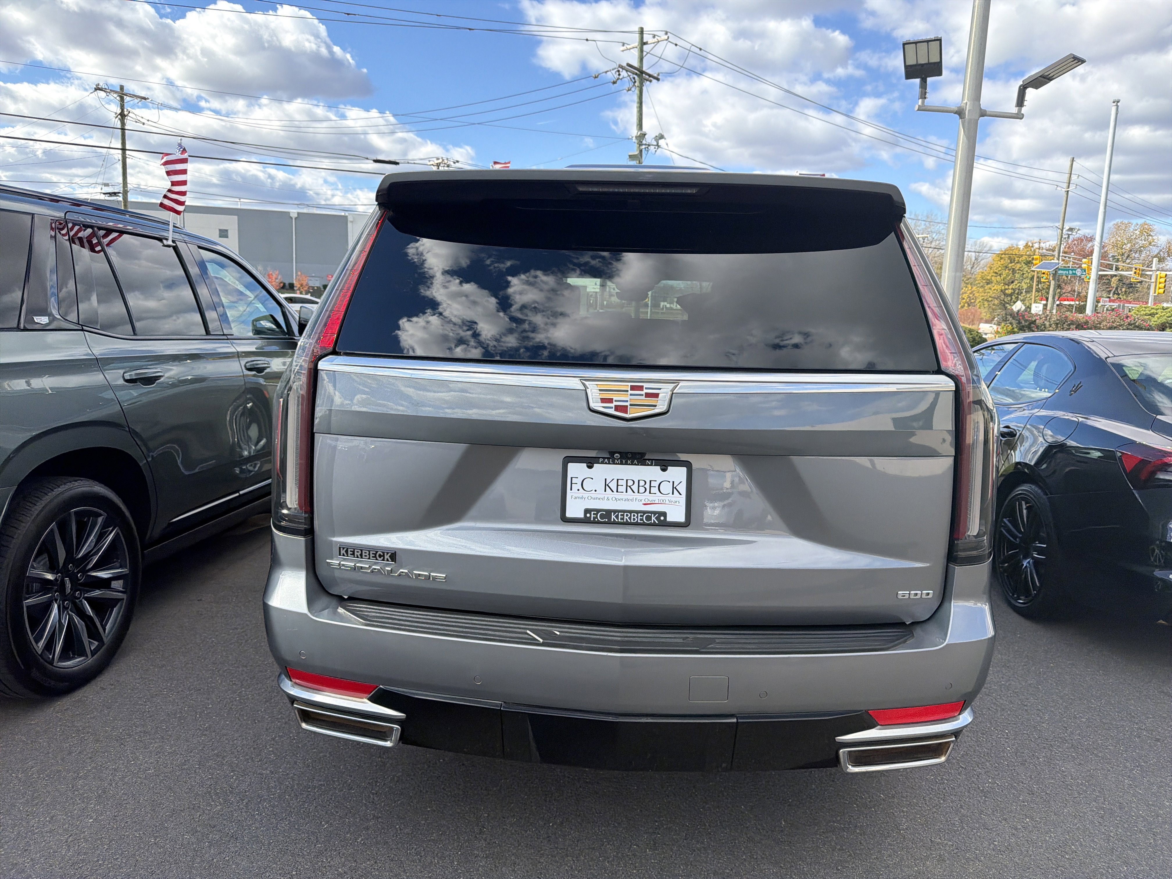 Used 2022 Cadillac Escalade ESV Premium Luxury Platinum image 7