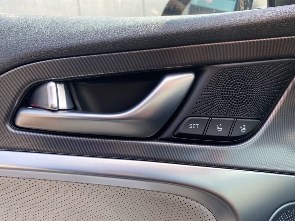 Used 2025 Genesis G70 3.3T Advanced image 30