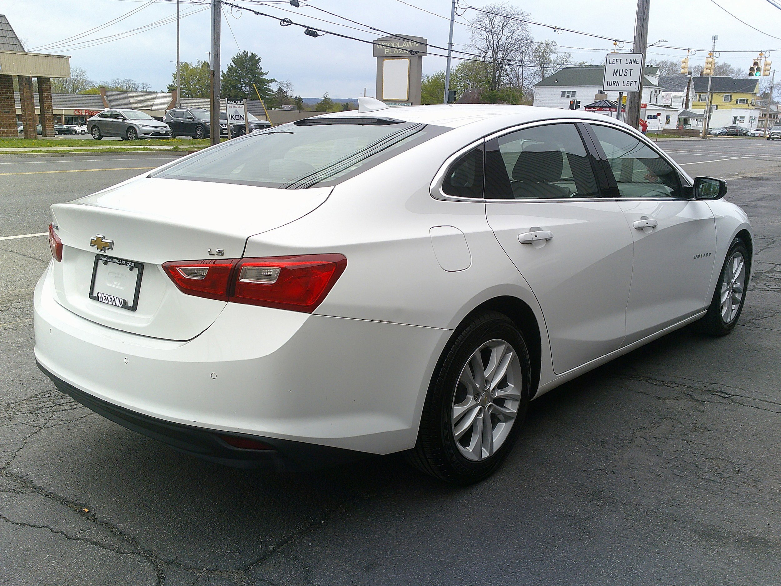 Used 2017 Chevrolet Malibu LT w/ Driver Confidence Package FWD image 6