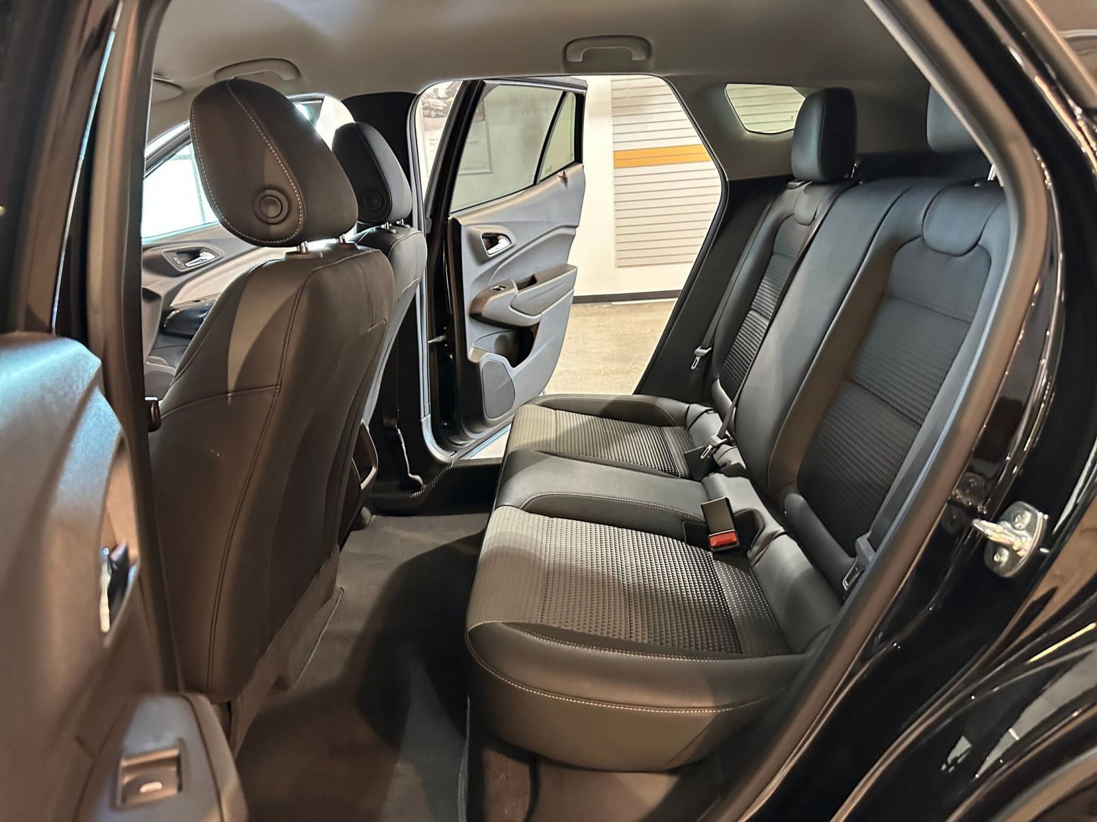 Used 2025 Chevrolet Trax LT FWD image 24
