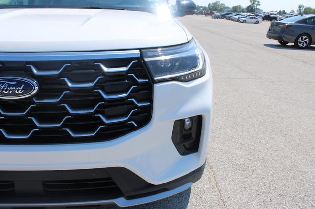 Used 2025 Ford Explorer Platinum w/ Ultimate Package AWD/4WD image 41