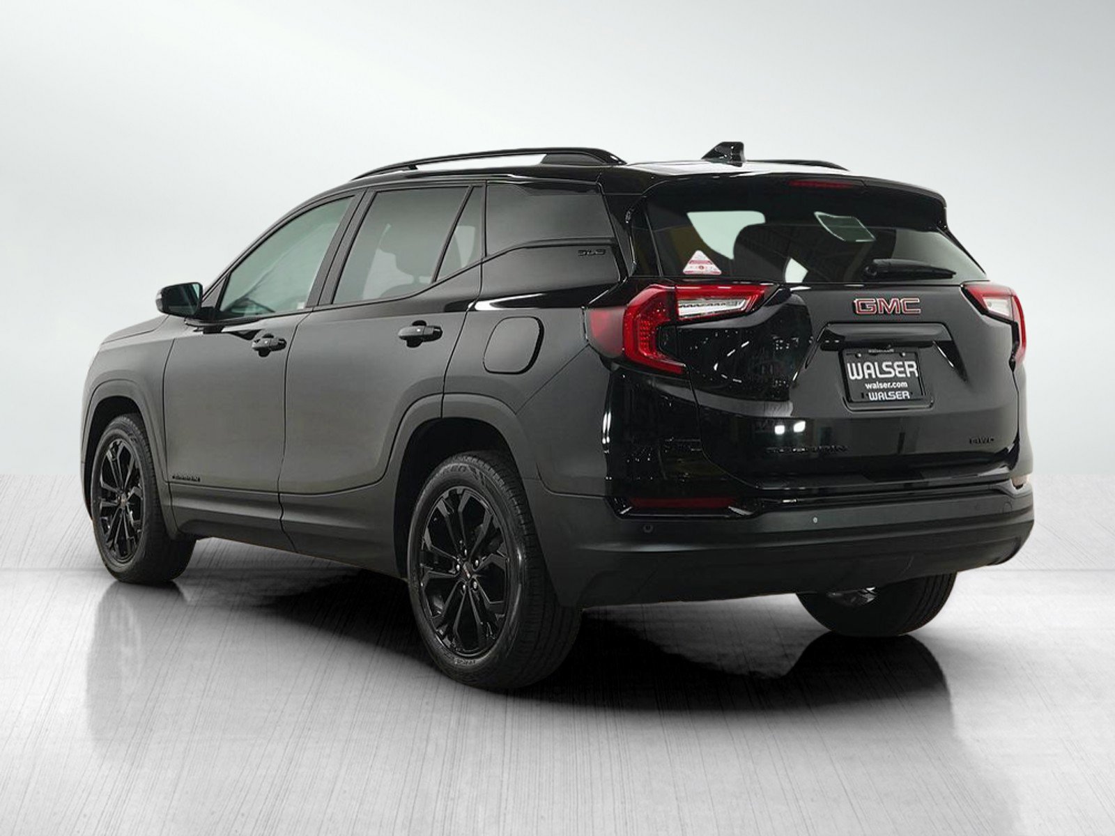 Used 2022 GMC Terrain SLE w/ Driver Convenience Package AWD/4WD image 3