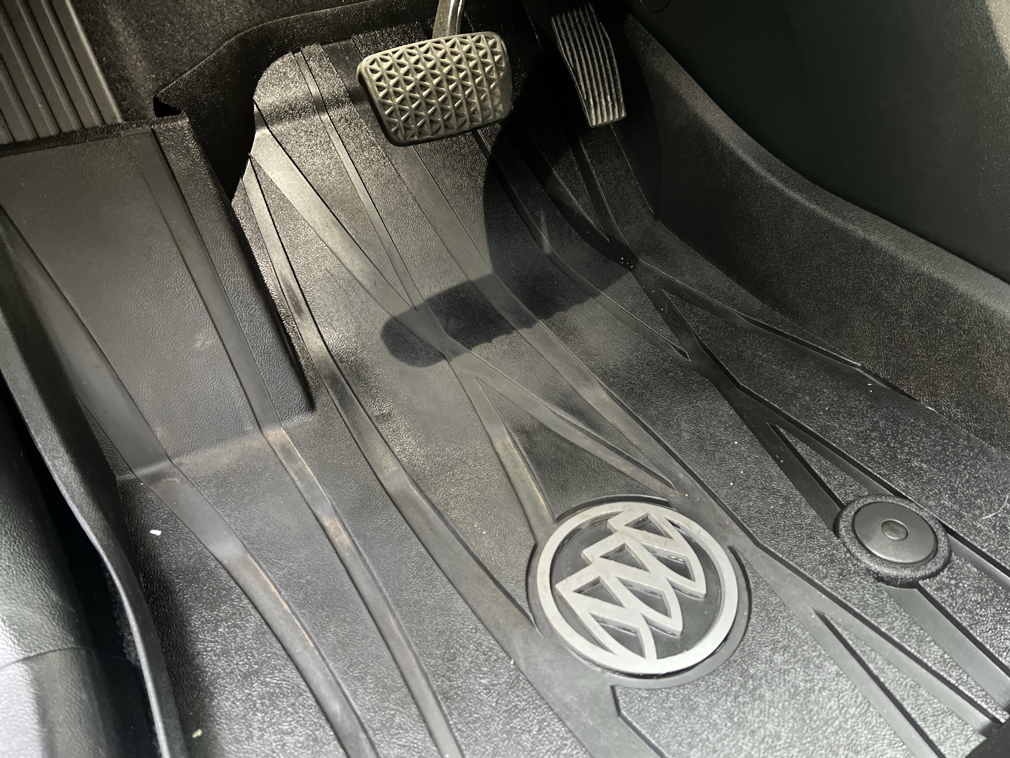 Used 2020 Buick Envision Essence image 17