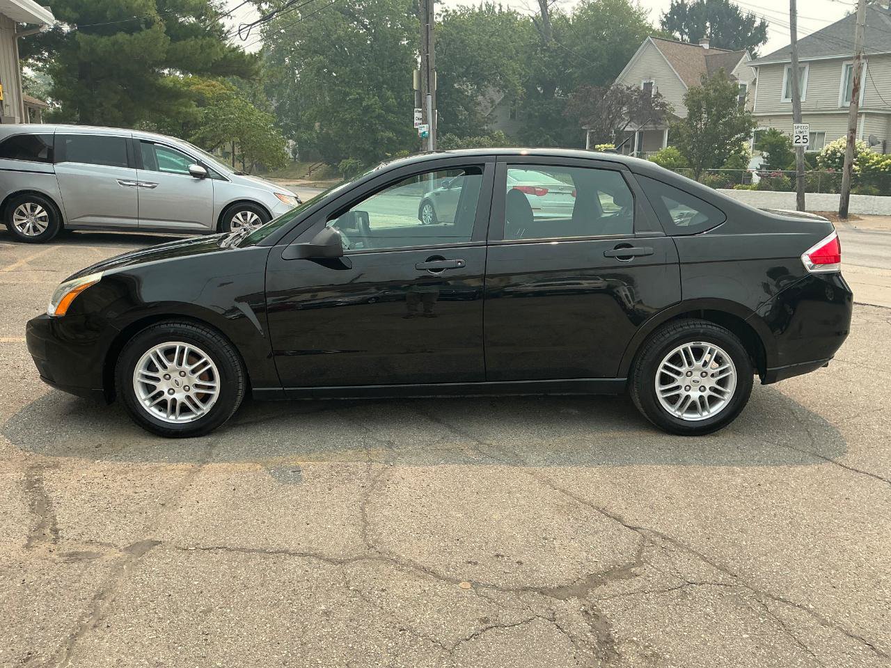 Used 2010 Ford Focus SE FWD image 6
