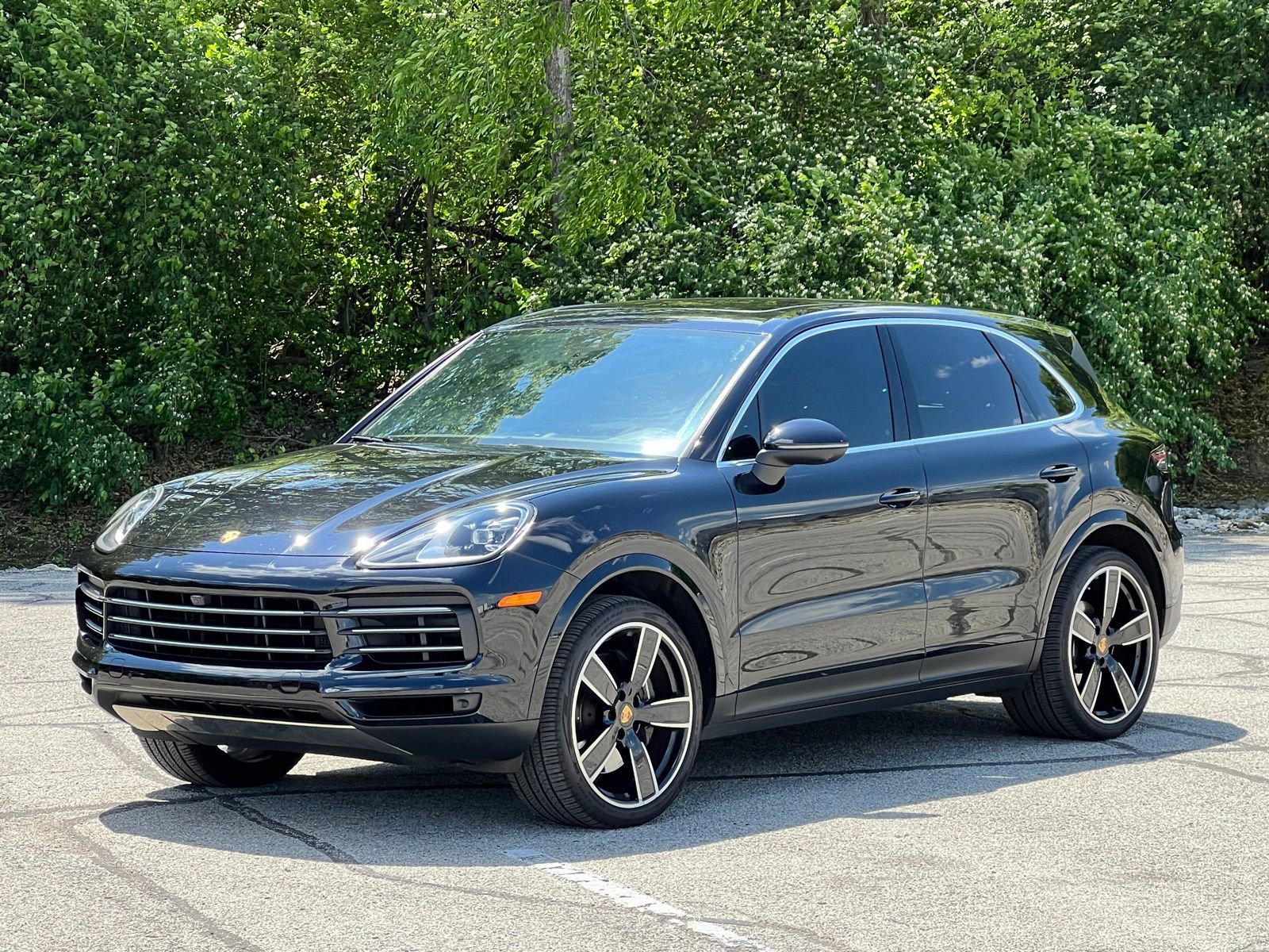 Certified 2022 Porsche Cayenne AWD/4WD image 1