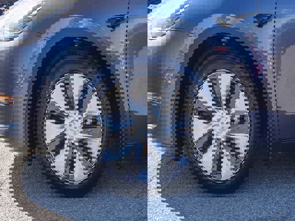 Used 2023 Tesla Model Y Long Range image 10