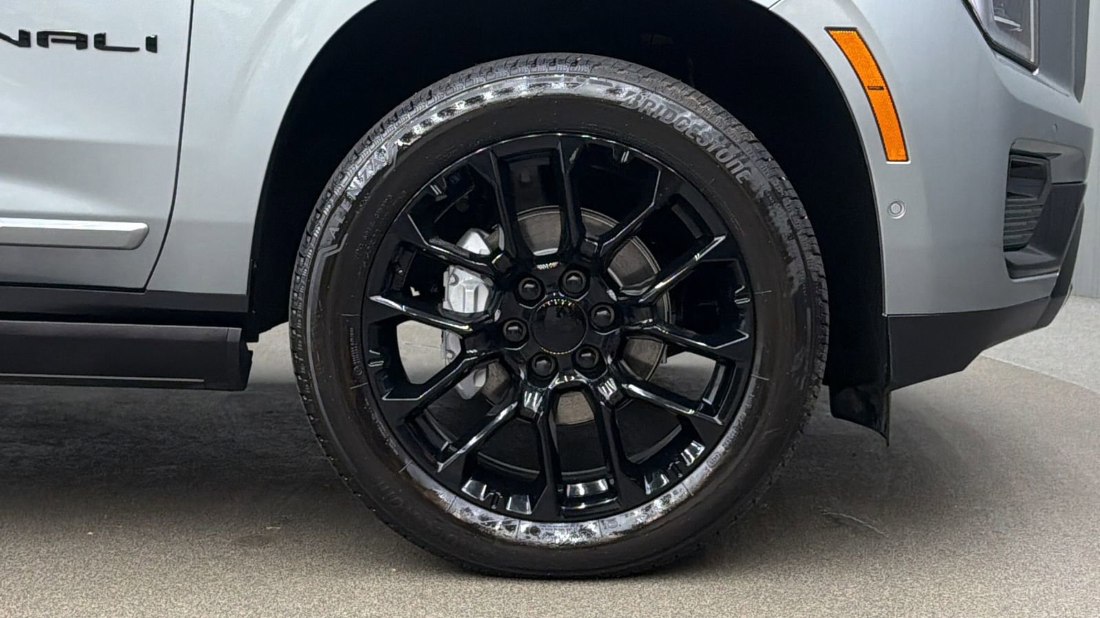 Used 2026 GMC Yukon Denali w/ Sun & Power Step Package AWD/4WD image 9