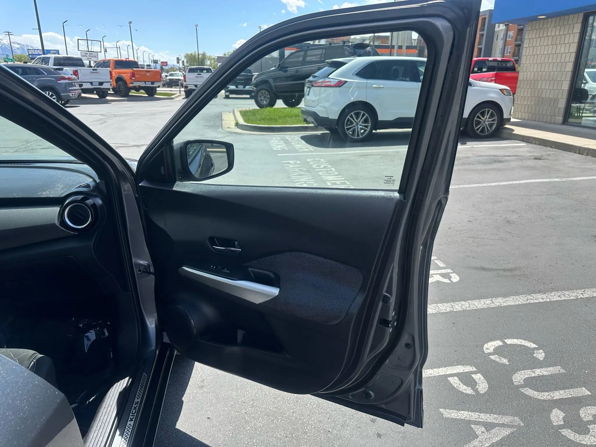 Used 2020 Nissan Kicks SV image 25