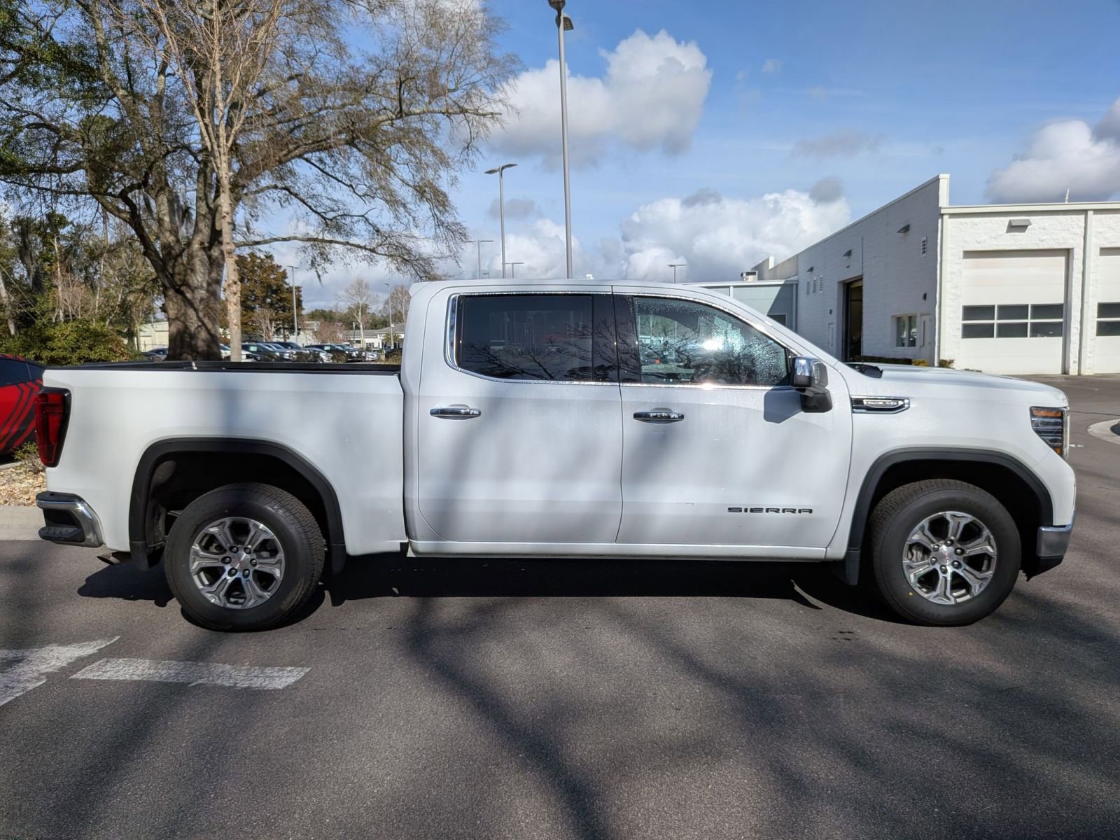 Used 2025 GMC Sierra 1500 SLT image 2