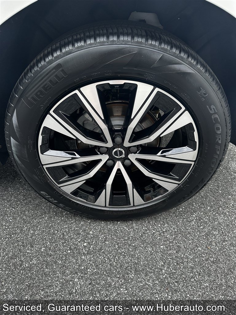 Used 2023 Volvo XC60 B5 Plus w/ Protection Package Premier AWD/4WD image 40