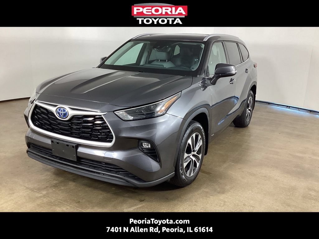 Used 2022 Toyota Highlander XLE AWD/4WD image 1
