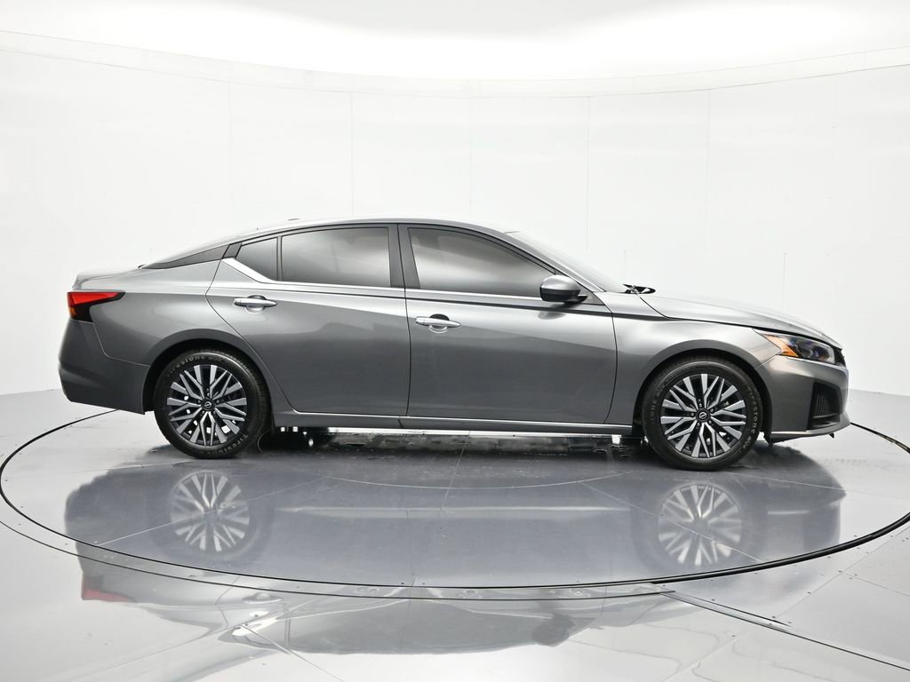Used 2023 Nissan Altima 2.5 SV image 5