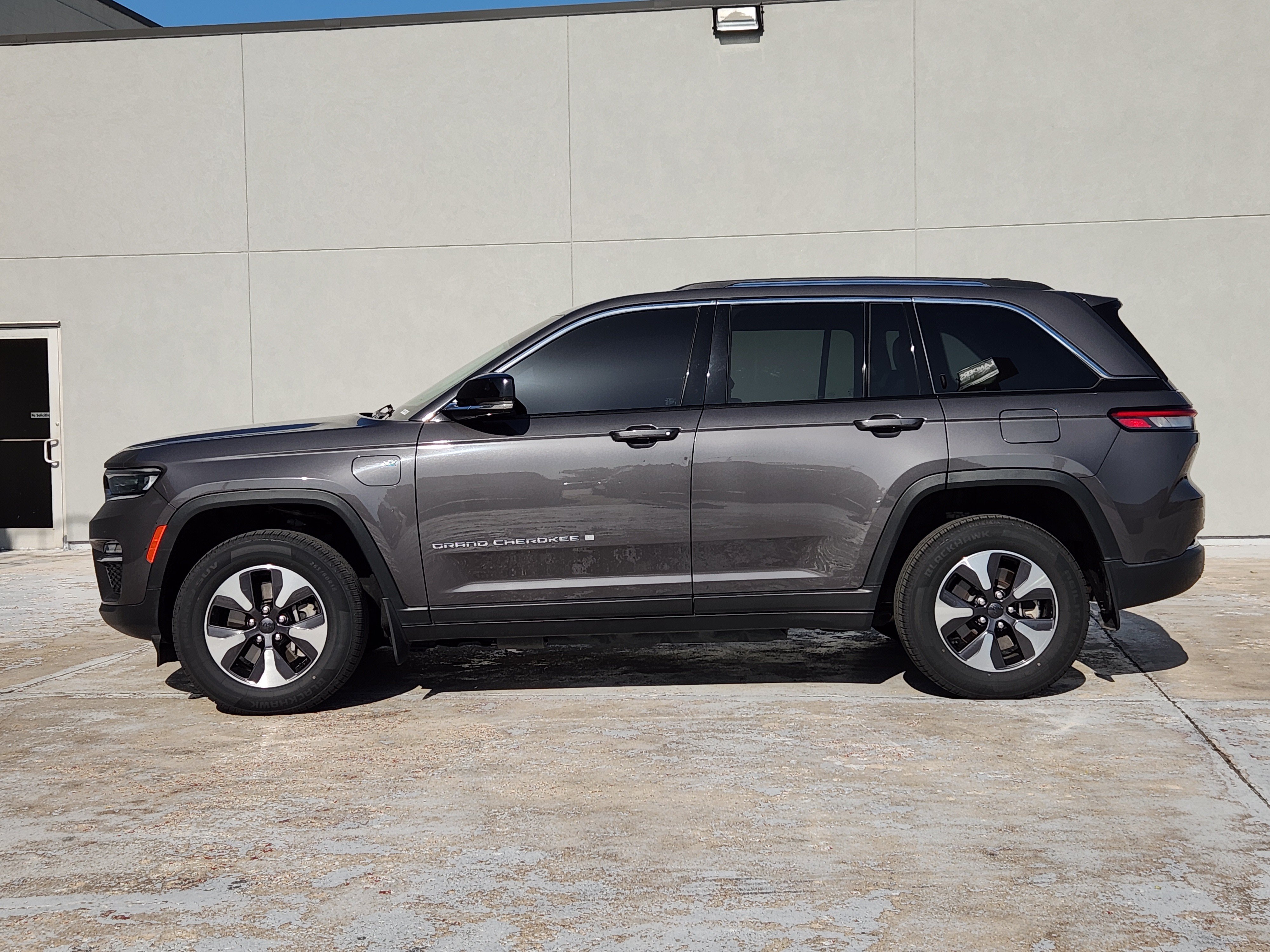 Used 2023 Jeep Grand Cherokee 4WD 4xe image 5