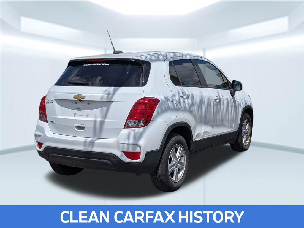 Used 2022 Chevrolet Trax LS w/ Tint and Cruise Package FWD image 4