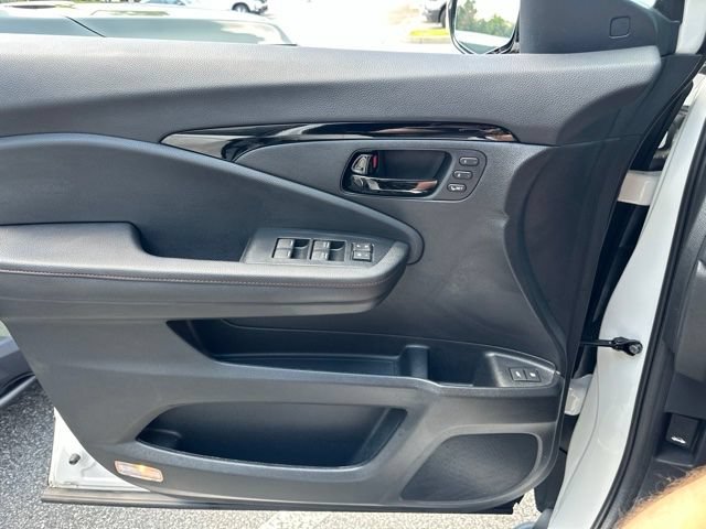 Used 2025 Honda Passport Black Edition image 11
