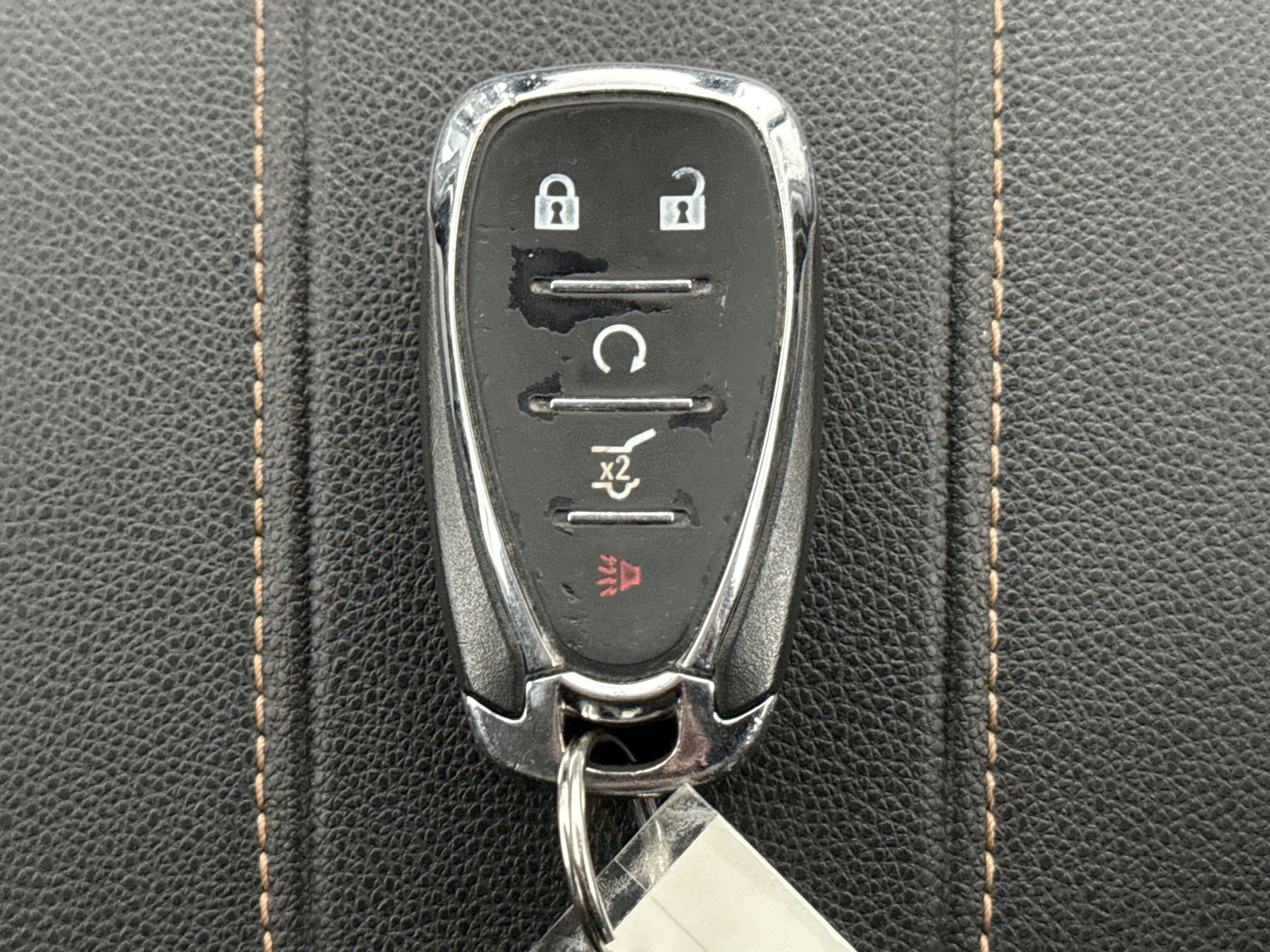 Used 2020 Chevrolet Traverse LT image 23