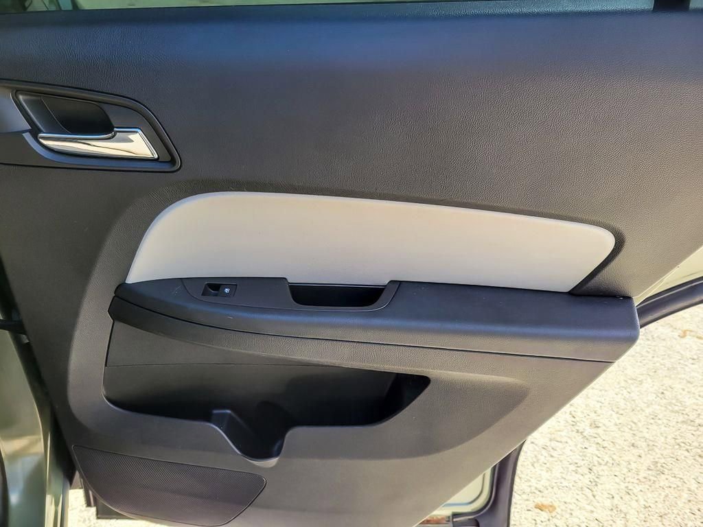 Used 2015 Chevrolet Equinox LT w/ Driver Convenience Package image 19