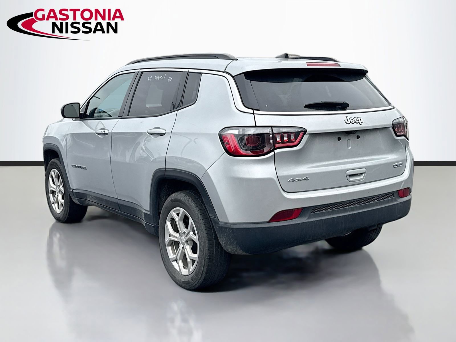 Used 2024 Jeep Compass Latitude image 6