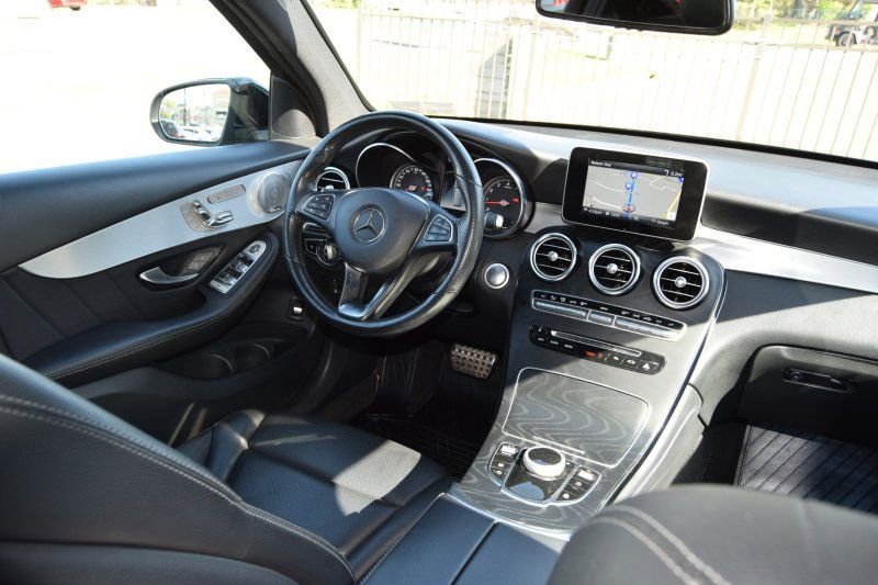 Used 2019 Mercedes-Benz GLC 300 4MATIC image 24