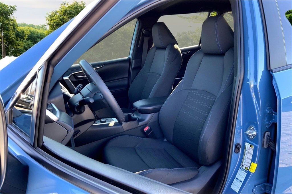 Used 2022 Toyota RAV4 SE image 21