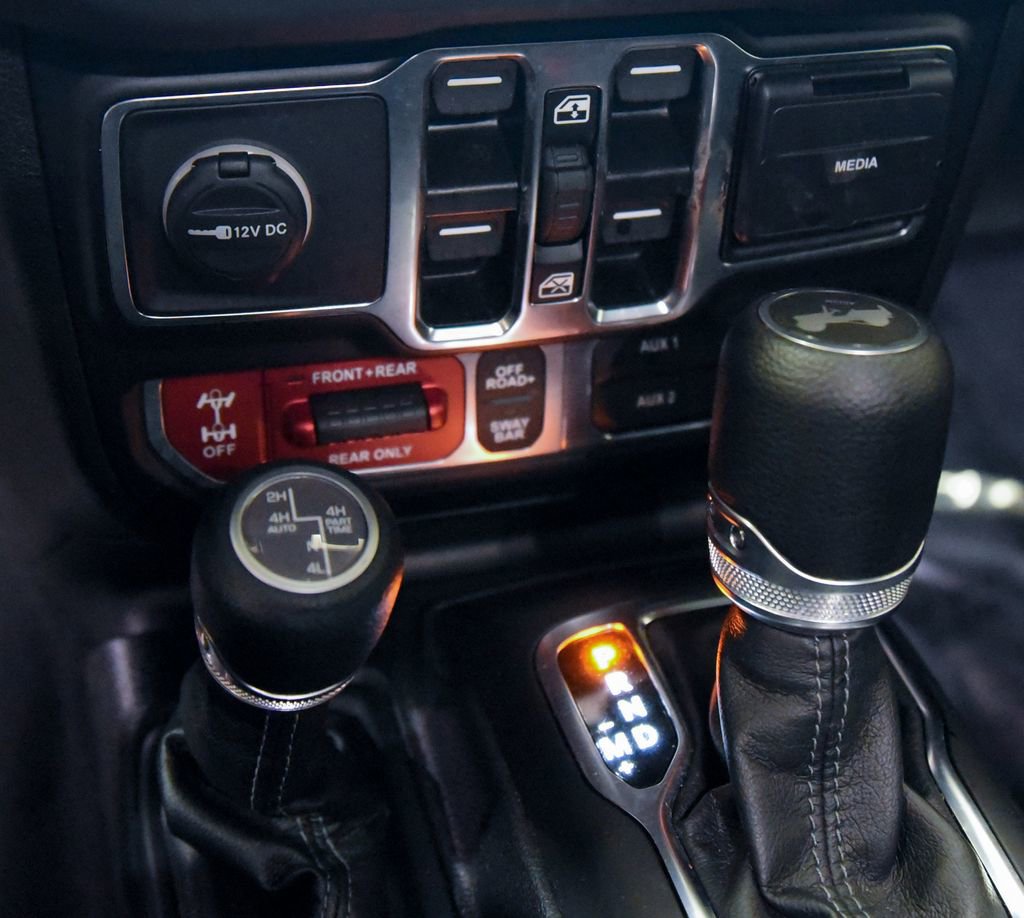 Used 2025 Jeep Wrangler Unlimited Rubicon 4xe w/ Convenience Group image 17