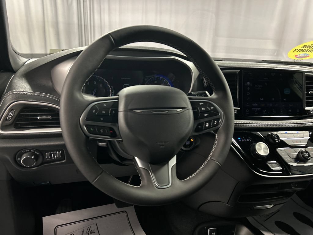 New 2027 Chrysler Pacifica Select w/ Family Tech Group FWD image 13