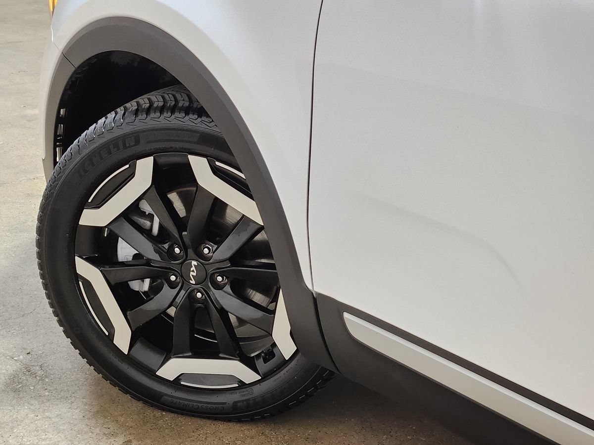 Used 2024 Kia Telluride EX w/ EX Captain's Chair Package FWD image 23