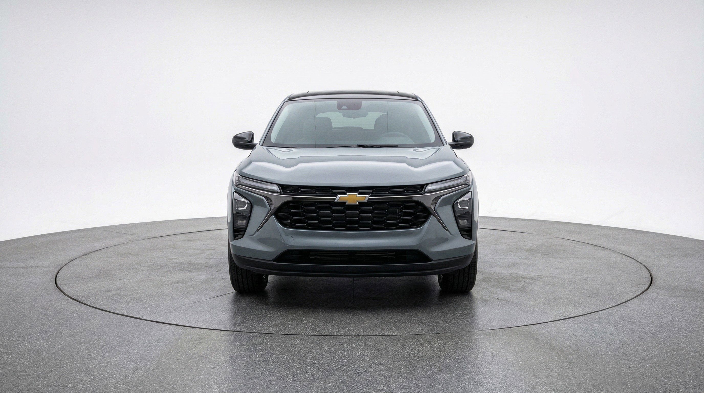 Used 2025 Chevrolet Trax LT FWD image 2