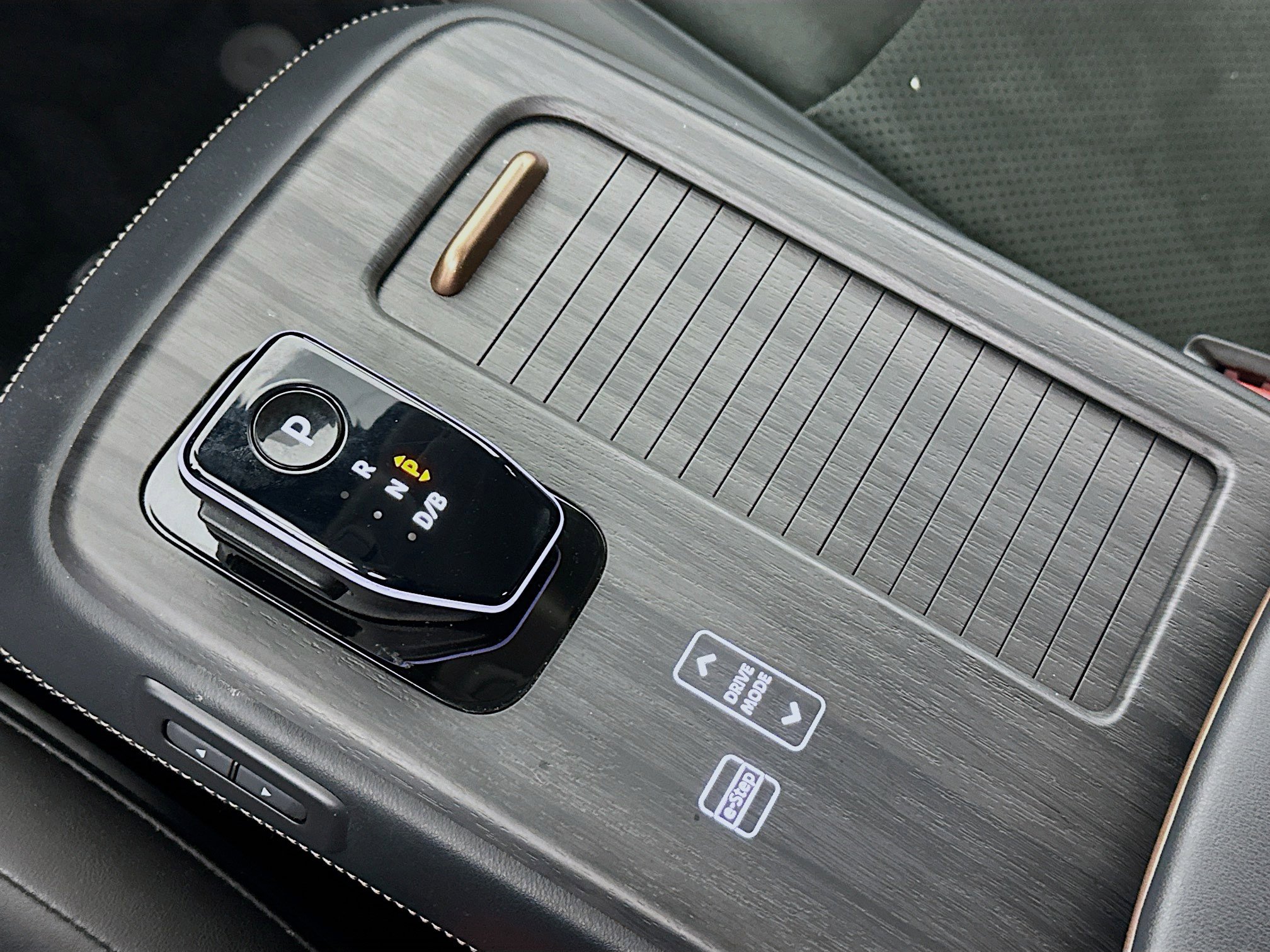 Used 2024 Nissan Ariya AWD image 25