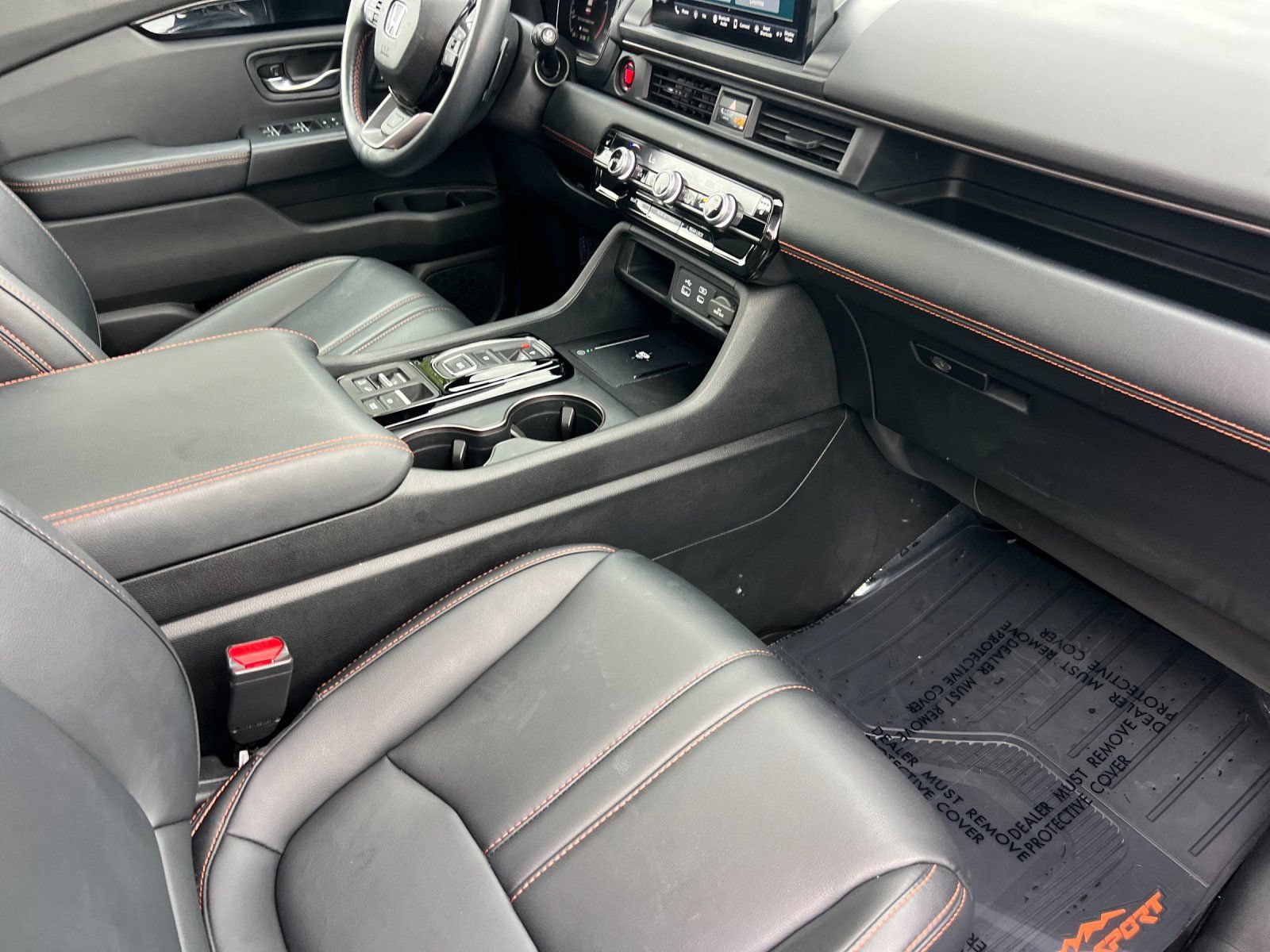 Used 2025 Honda Pilot TrailSport image 17