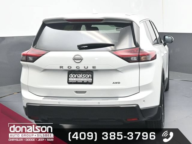 Used 2025 Nissan Rogue SV AWD/4WD image 4