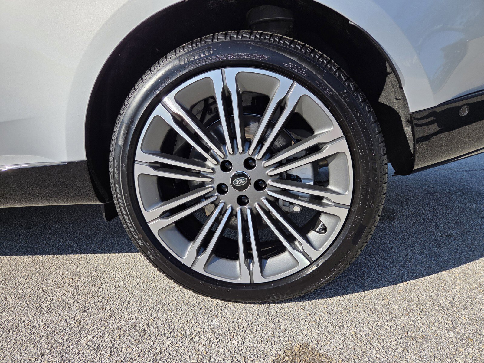 New 2025 Land Rover Range Rover SE image 9