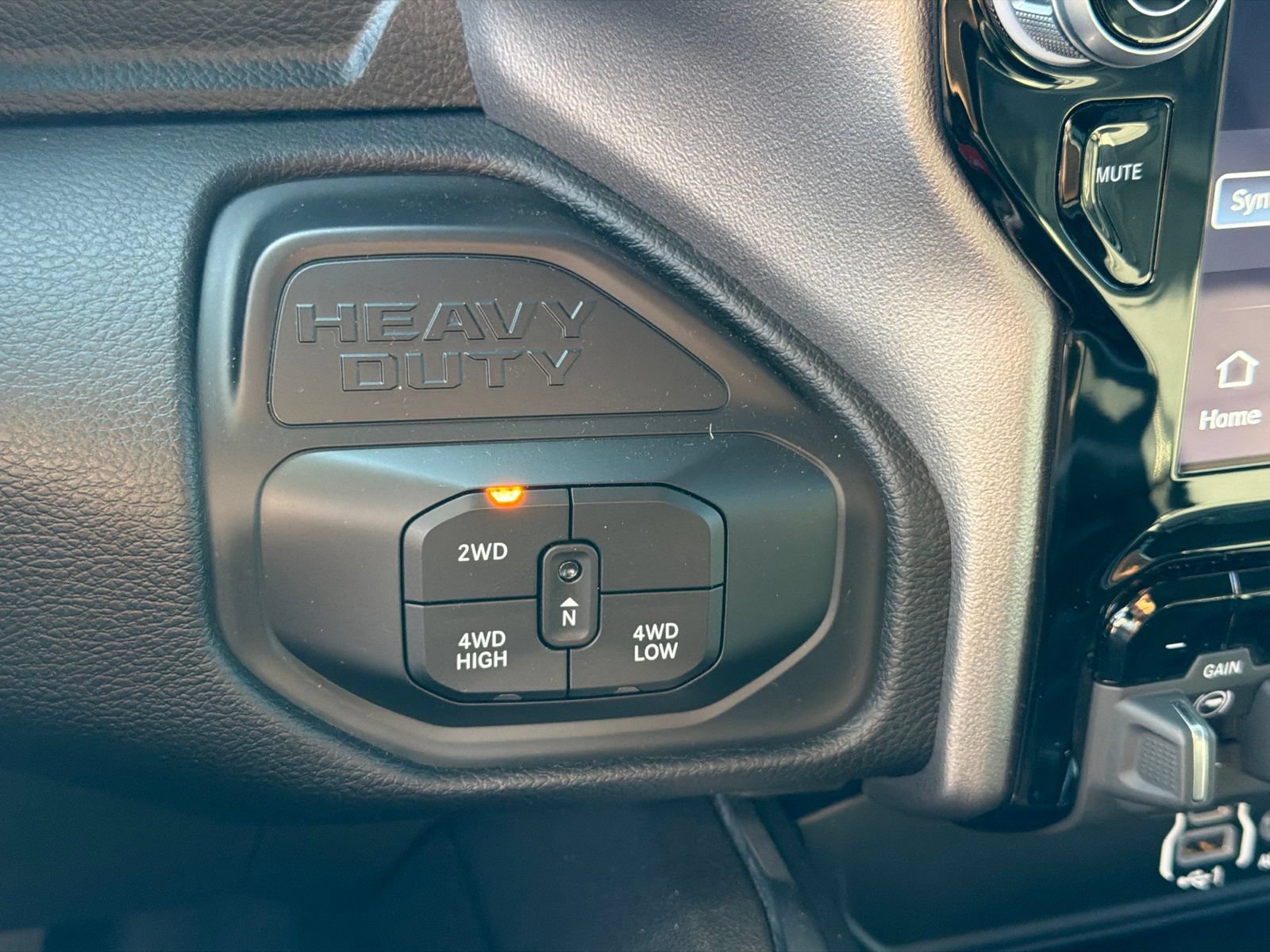 Used 2025 RAM 2500 Laramie w/ Night Edition AWD/4WD image 27