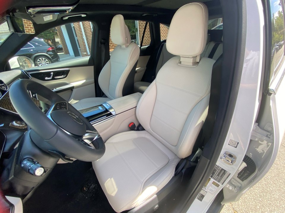 Used 2026 Mercedes-Benz GLC 300 4MATIC image 30