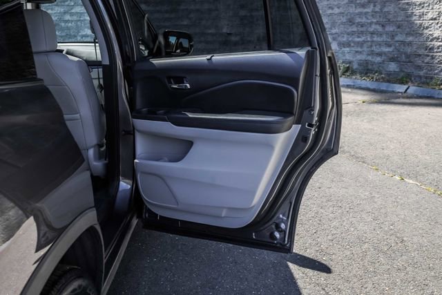 Used 2019 Honda Pilot Touring image 16