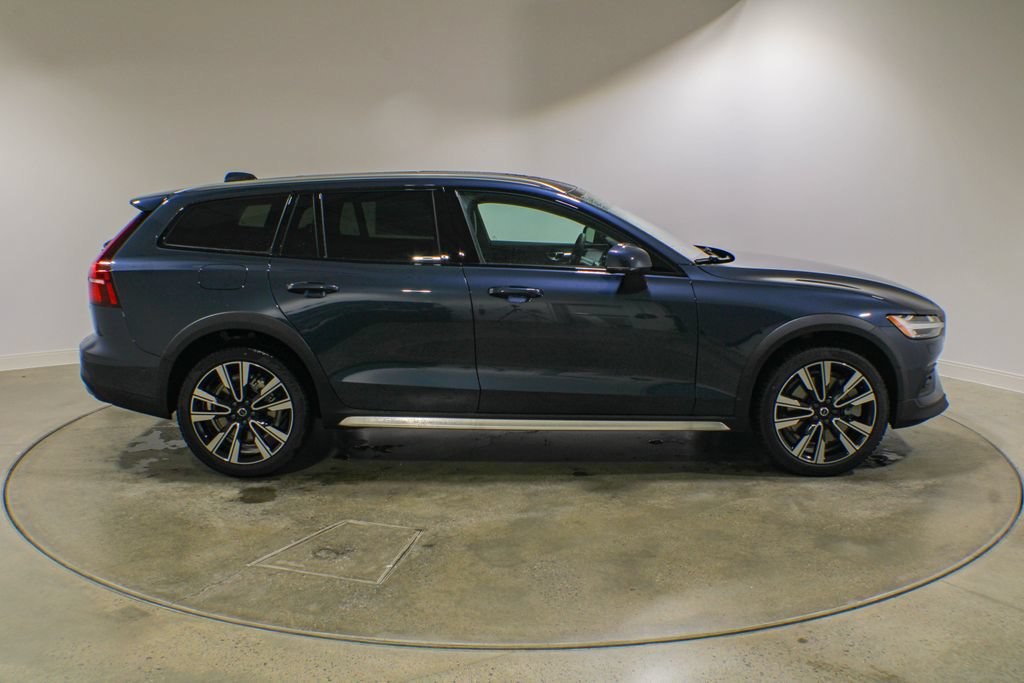 New 2026 Volvo V60 B5 Cross Country Ultra w/ Climate Package AWD/4WD image 6