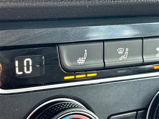 Used 2020 Volkswagen Tiguan SE w/ Panoramic Sunroof Package image 26