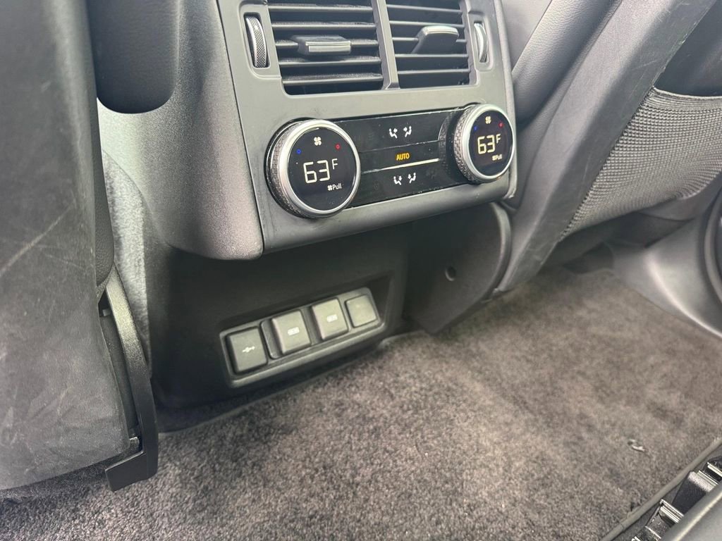 Used 2024 Land Rover Discovery S AWD/4WD image 13