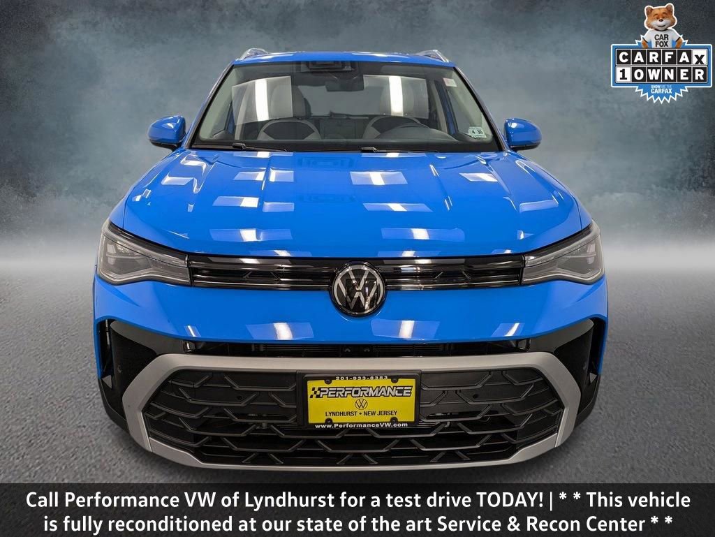Used 2025 Volkswagen Taos SE w/ Panoramic Sunroof Package AWD/4WD image 2