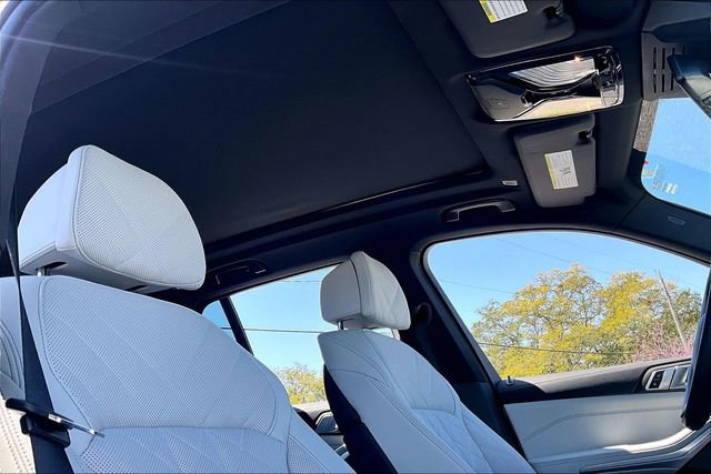 Used 2025 BMW X5 xDrive40i w/ Climate Comfort Package image 28