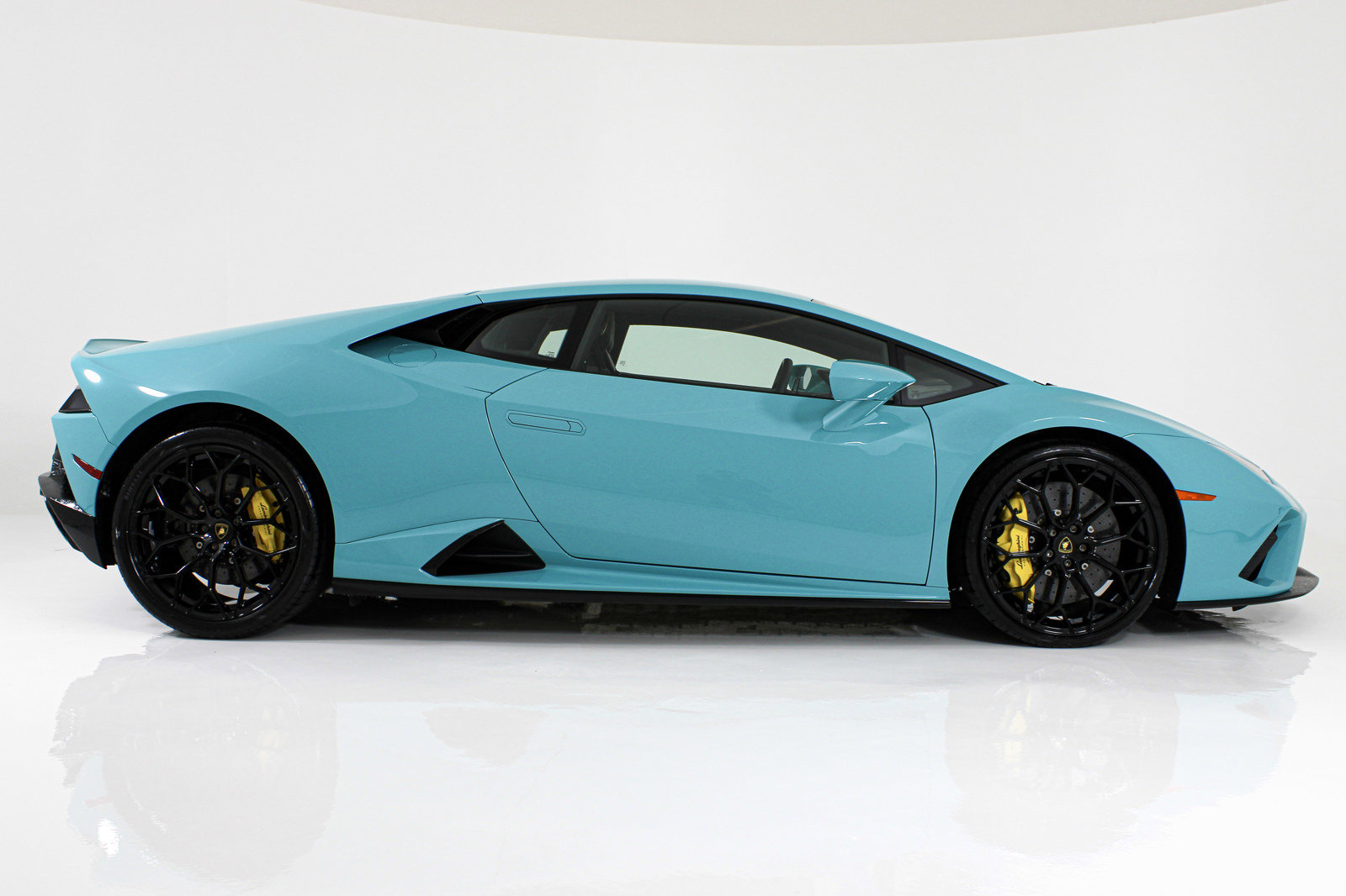 Used 2021 Lamborghini Huracan EVO RWD image 6