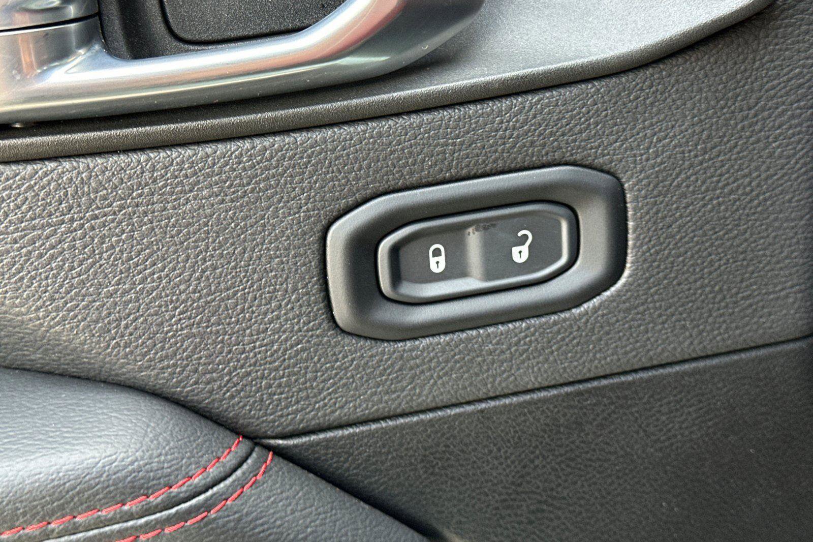 Used 2023 Jeep Wrangler Unlimited Rubicon 4xe image 11