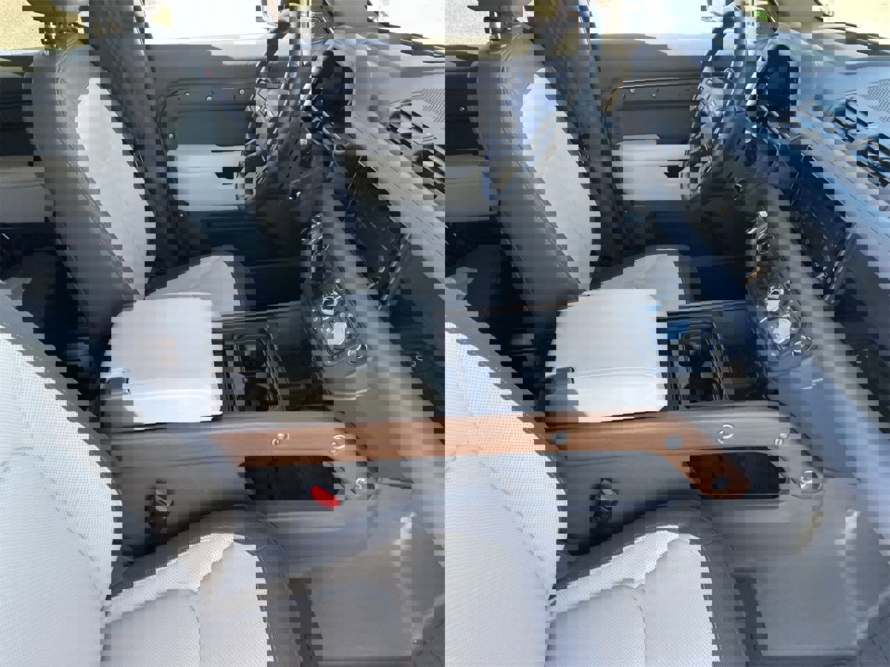 Used 2024 Land Rover Defender 110 X-Dynamic SE image 11