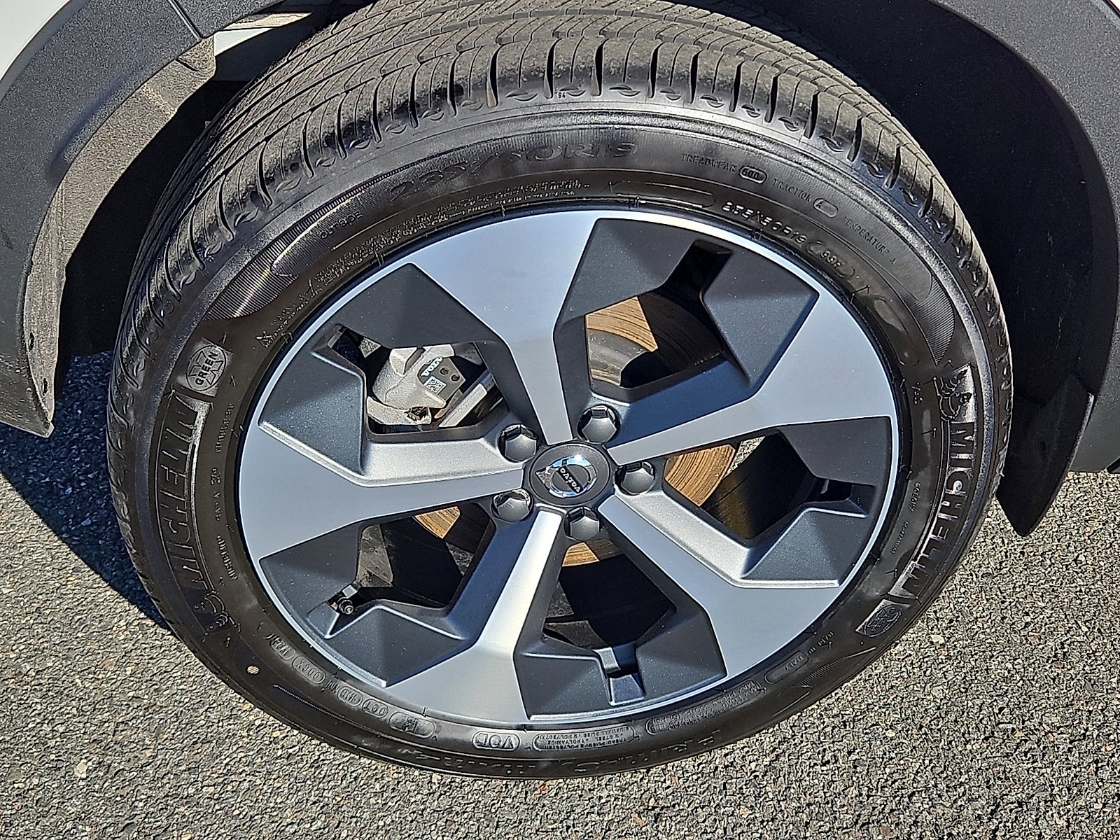 New 2026 Volvo XC40 B5 Plus w/ Protection Package Premier AWD/4WD image 7